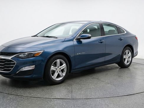 Used 2024 Chevrolet Malibu LT image 3