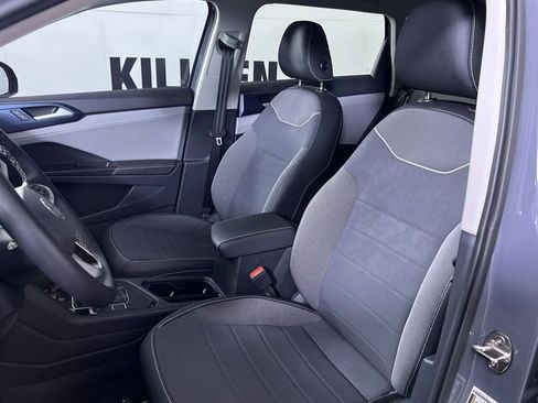 Used 2024 Volkswagen Taos SE image 11