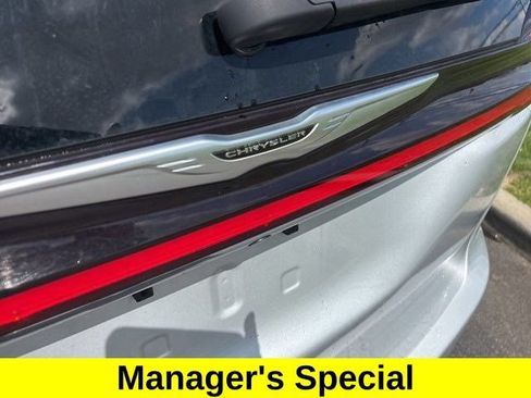 Used 2024 Chrysler Pacifica Touring-L FWD image 46