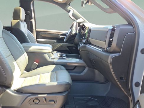 Certified 2025 Chevrolet Silverado 2500 ZR2 w/ Technology Package AWD/4WD image 16