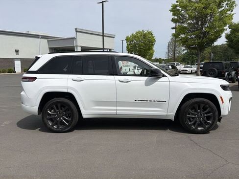 New 2026 Jeep Grand Cherokee Limited AWD/4WD image 12