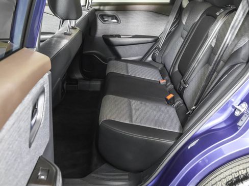 Used 2023 Nissan Rogue SV image 44