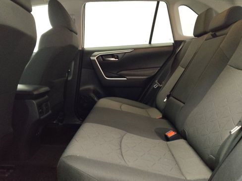 Used 2019 Toyota RAV4 XLE image 18