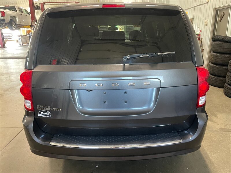 Used 2020 Dodge Grand Caravan SE w/ SE Plus Group FWD image 22