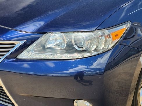 Used 2013 Lexus ES 300h w/ Luxury Pkg FWD image 9