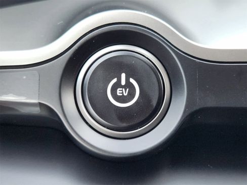 New 2025 Kia EV6 Light w/ Light LR Technology Package image 19