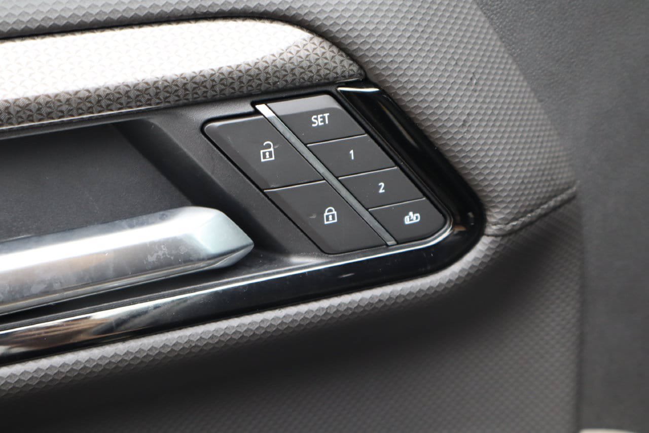 Used 2025 Chevrolet Silverado 2500 ZR2 w/ Technology Package AWD/4WD image 14