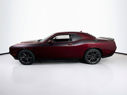 Used 2022 Dodge Challenger SXT w/ Plus Package image 8
