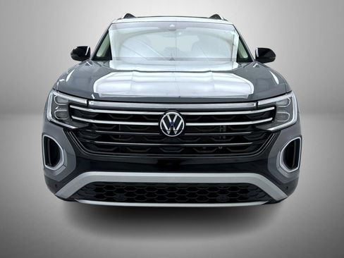 Used 2025 Volkswagen Atlas Peak Edition SE AWD/4WD image 2