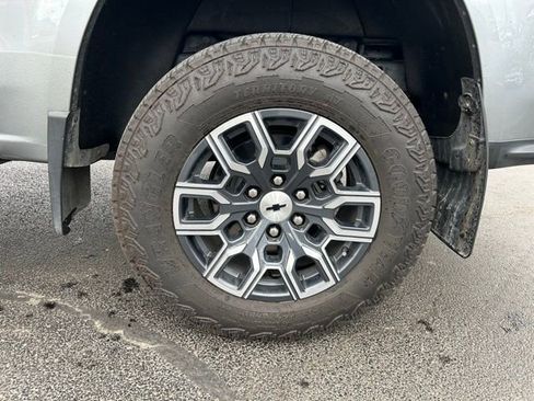 Used 2024 Chevrolet Colorado Z71 w/ Z71 Convenience Package 2 image 12