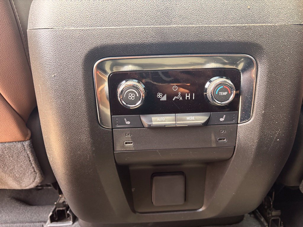 Used 2025 Chevrolet Suburban High Country AWD/4WD image 14
