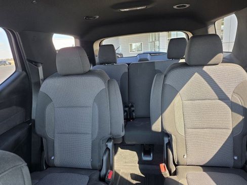Used 2023 Chevrolet Traverse LT image 12