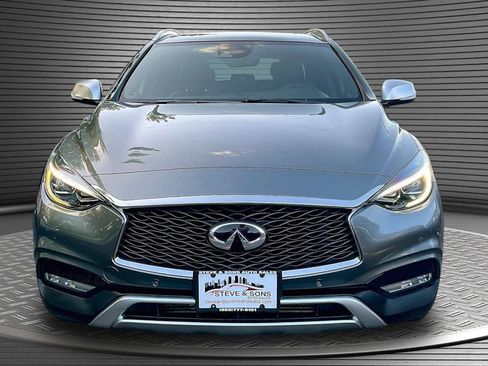 Used 2018 INFINITI QX30 Premium w/ Technology Package AWD/4WD image 2