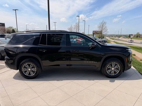 Used 2026 Chevrolet Traverse LT image 6