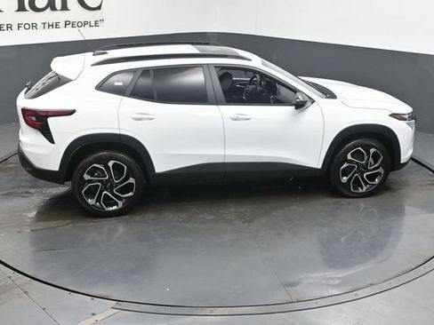 New 2026 Chevrolet Trax RS w/ Sunroof Package FWD image 17