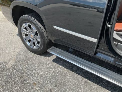 Used 2019 Cadillac Escalade Premium Luxury AWD/4WD image 29