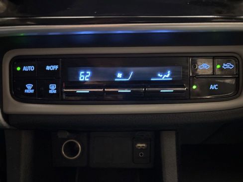 Used 2018 Toyota Corolla LE image 19