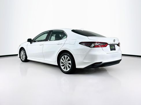 Used 2022 Toyota Camry LE FWD image 5
