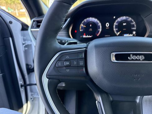 Used 2024 Jeep Grand Cherokee Altitude image 28