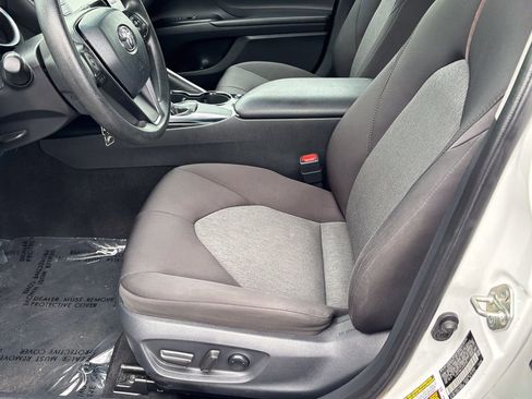 Used 2018 Toyota Camry LE FWD image 16