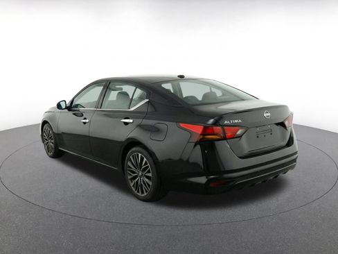 Used 2025 Nissan Altima 2.5 SV FWD image 6