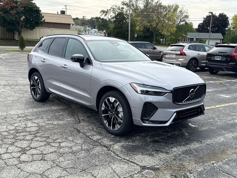 New 2026 Volvo XC60 B5 Plus w/ Climate Package image 3