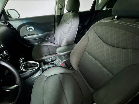 Used 2018 Kia Soul FWD image 11
