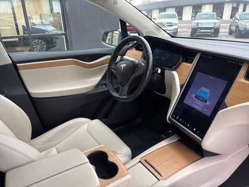 Used 2018 Tesla Model X 75D image 13