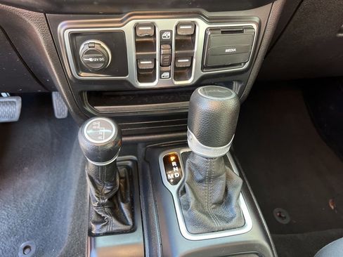 Used 2020 Jeep Gladiator Sport w/ Quick Order Package 24S image 17