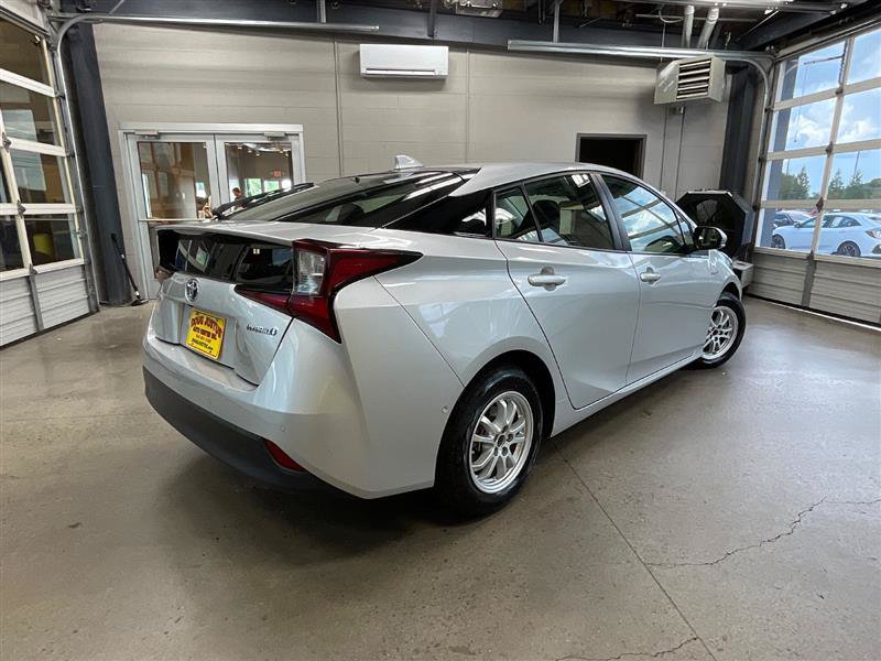 Used 2022 Toyota Prius LE FWD image 5