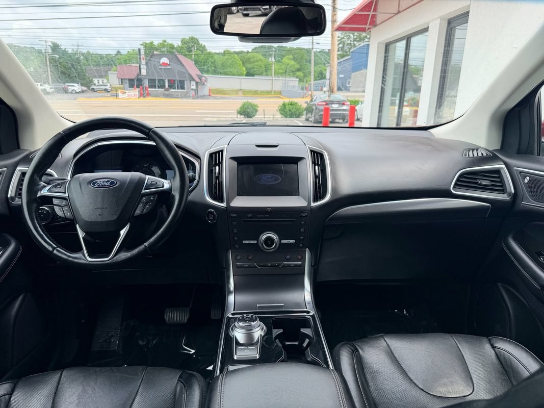 Used 2019 Ford Edge Titanium w/ Equipment Group 301A AWD/4WD image 19
