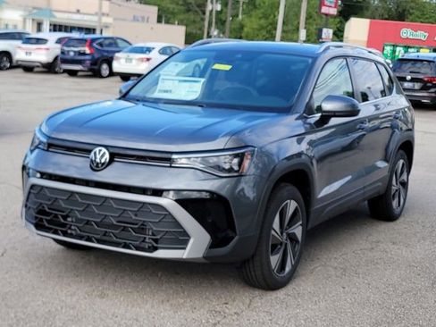 New 2025 Volkswagen Taos SE image 8
