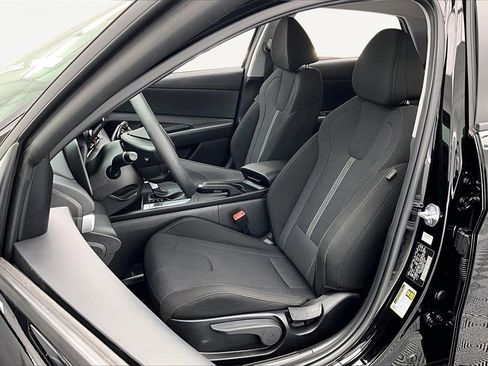 Used 2025 Hyundai Elantra SE image 25