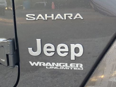 Used 2022 Jeep Wrangler Unlimited Sahara AWD/4WD image 47