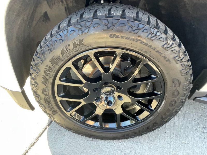 Used 2015 Chevrolet Tahoe LT AWD/4WD image 17
