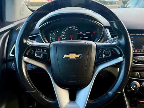 Used 2018 Chevrolet Trax Premier w/ Midnight Edition image 16