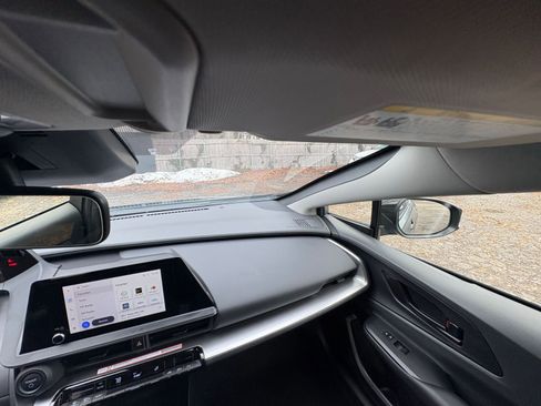 Used 2025 Toyota Prius LE image 32