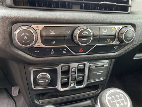 Used 2025 Jeep Wrangler Unlimited Sport AWD/4WD image 31