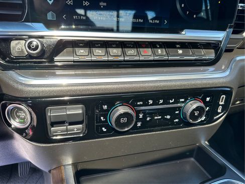 Used 2023 Chevrolet Silverado 1500 High Country w/ High Country Premium Package AWD/4WD image 28