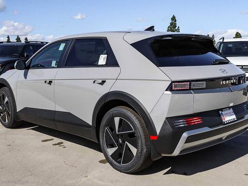 New 2026 Hyundai Ioniq 5 SEL image 8