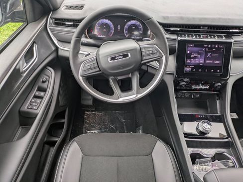 New 2025 Jeep Grand Cherokee Altitude image 14