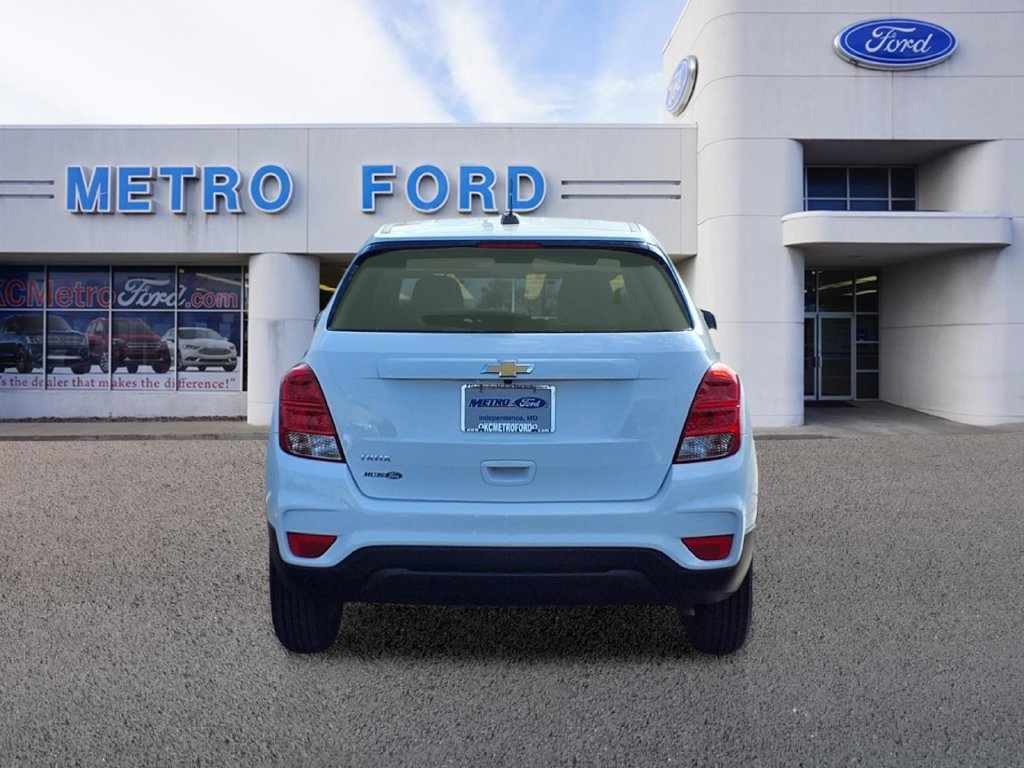 Used 2020 Chevrolet Trax LS FWD image 4