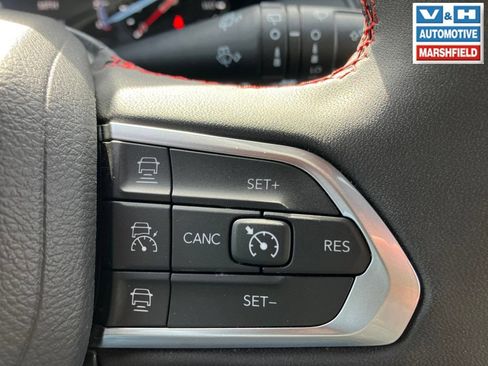 Used 2025 Jeep Compass Trailhawk AWD/4WD image 7