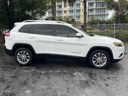 Used 2021 Jeep Cherokee Latitude Plus FWD image 2