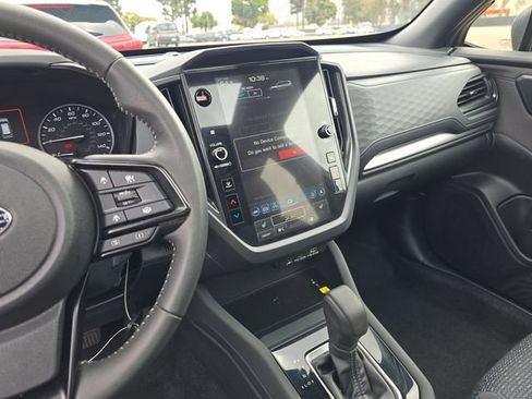 Used 2025 Subaru Forester Premium AWD/4WD image 11