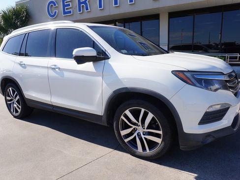 Used 2018 Honda Pilot Touring image 1