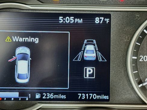 Used 2022 Nissan Versa SV FWD image 7