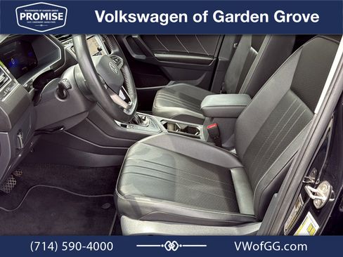 Used 2023 Volkswagen Tiguan SE w/ Panoramic Sunroof Package FWD image 15