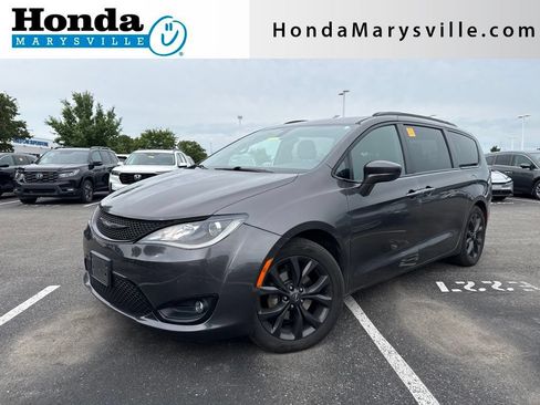 Used 2019 Chrysler Pacifica Touring-L Plus w/ S Appearance Package FWD image 1