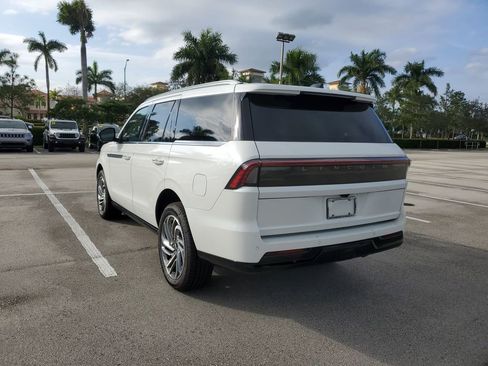 New 2025 Lincoln Navigator Reserve AWD/4WD image 3